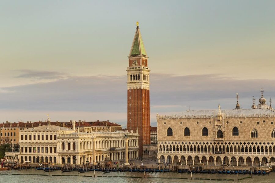 Venice: Basilica+ Doge's Palace+ Lagoon Islands-Guided Tour - Murano glassblowing, craft with a sales pitch nearby