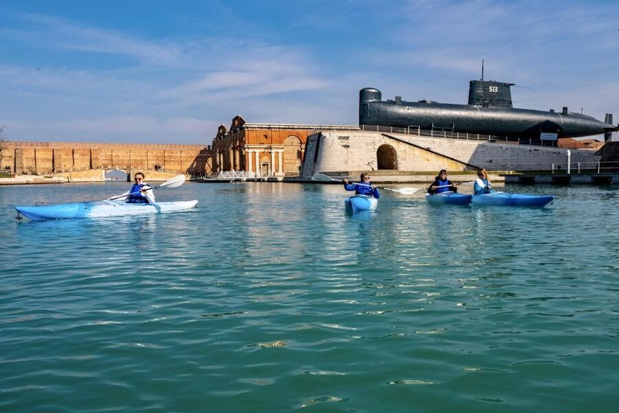 Venice Beginner's Kayak Tour in the Medieval Arsenal - Learning the basics before leaving the club