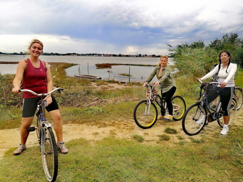 Venice: Bike Tour Honey & artichockes on Sant’Erasmo Island - Tasting saltmarsh honey with a local family