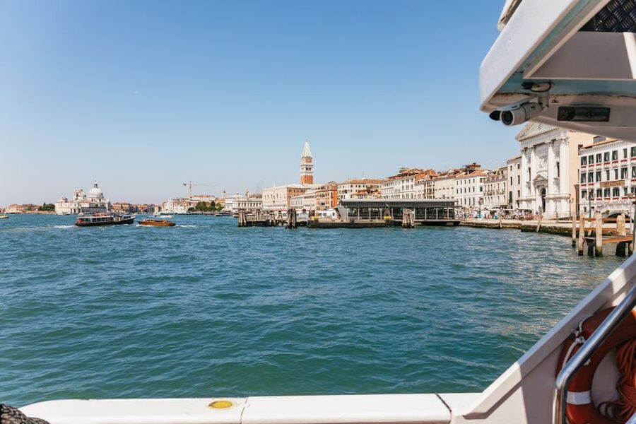 Venice: Burano, Torcello & Murano Boat Tour w/Glassblowing - The panoramic boat and lagoon views