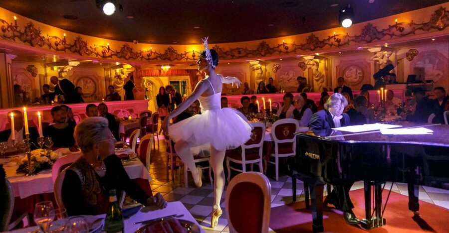 Venice: Cabaret Dinner Show - A theater evening beyond the crowded center
