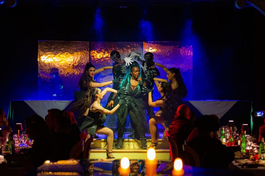 Venice: Cabaret Dinner Show - Entering beneath Baroque details
