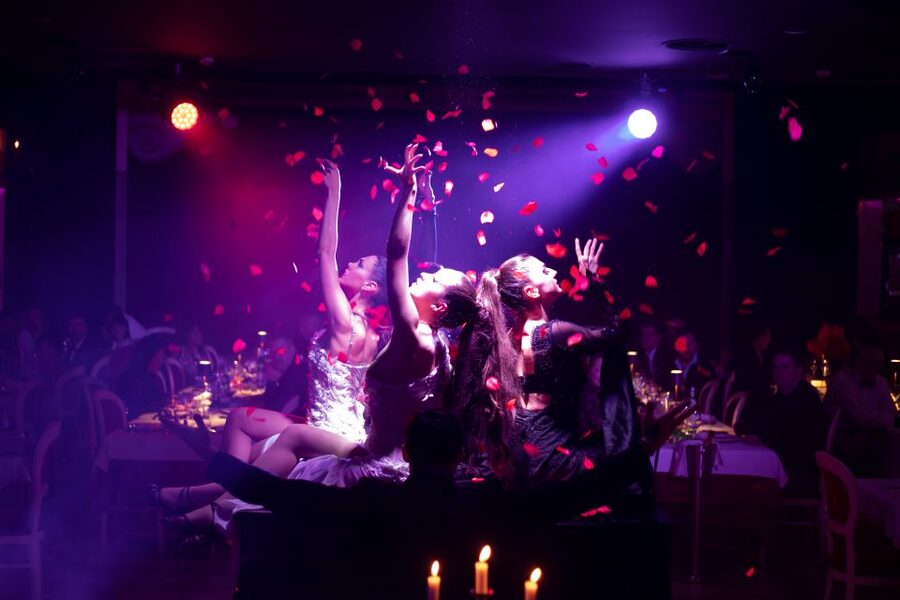 Venice: Cabaret Dinner Show - Practical details that affect your night