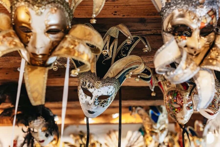Venice: Carnival Mask Workshop - Finishing touches from a Venetian artisan