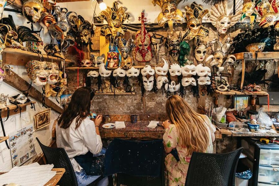 Venice: Carnival Mask Workshop - Choosing a mask and getting started
