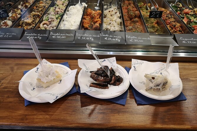 Venice Cicchetti, Spritz and Wine Tour with a Local Guide - Spritz, wine, and the Venetian drinking habit