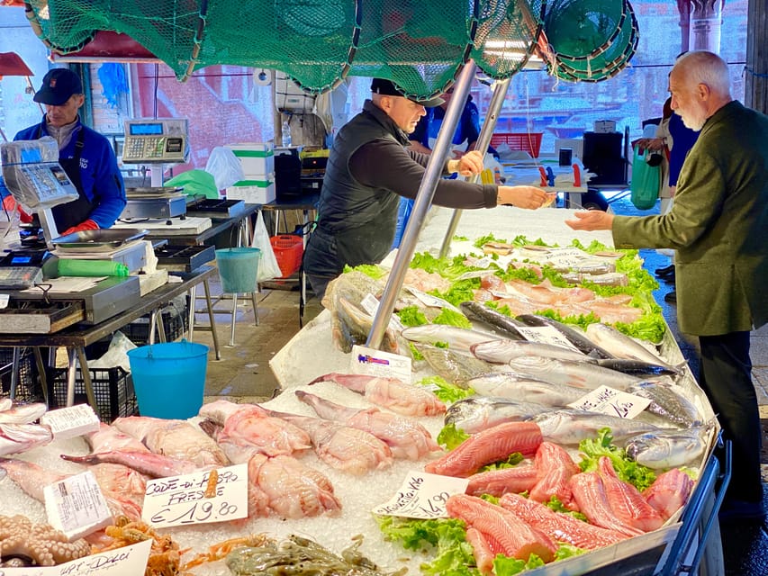 Venice: Cicchetti Street Food and Sightseeing Walking Tour - Cicchetti in traditional bàcari