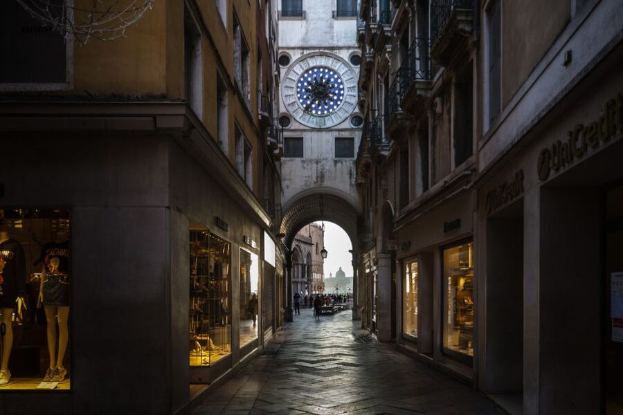 Venice: City Center Historical Guided Walking Tour - What the guides add to the route