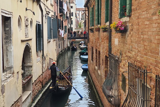 Venice City Highlights Guided Tour for Kids & Families - The guide makes or breaks the experience