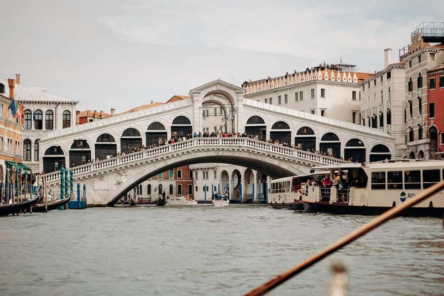 Venice: City Highlights Tour with St Mark's and Gondola Ride - Rialto Bridge and the Fish Market