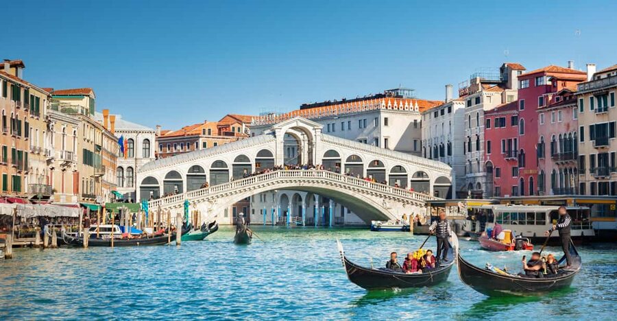 Venice City Walking Tour with an APP - The Jewish Ghetto and Campo di Ghetto Nuovo