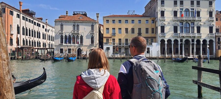 Venice: City Wonders Group Walking Tour with a Local Expert - Dorsoduro and the first look at Venetian life