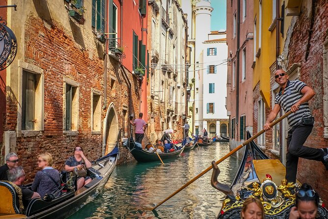 Venice: Classic 30-Minute Gondola Ride Through the Canals - La Fenice, Campo Manin, and the return
