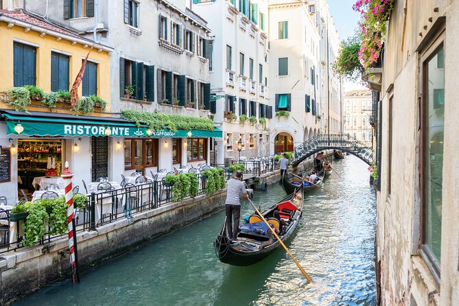 Venice: Classic 30-Minute Gondola Ride Through the Canals - Finding Campo San Moisè near St. Mark’s Square