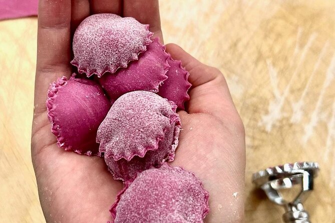 Venice Cooking Class in Mestre – Pasta & Tiramisu, wine and more - Sitting down to the meal