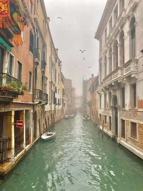 Venice: Crimes, Legends, and Mysteries Sunset Tour - A residence with an unsettling past