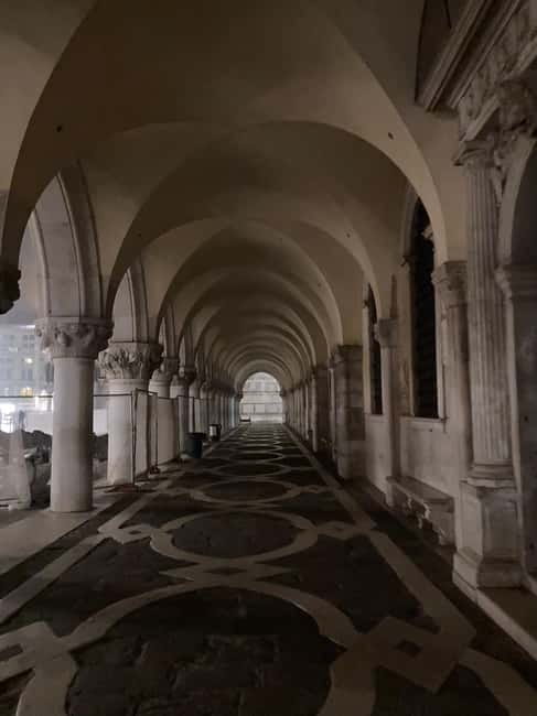 Venice: Crimes, Legends, and Mysteries Sunset Tour - Following the Rio di San Polo