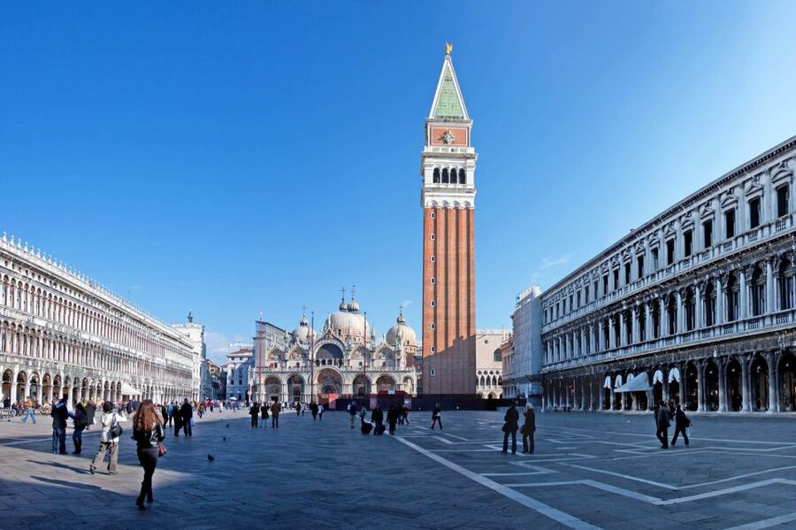 Venice: Day Excursion from Bergamo - Crossing the Venice lagoon by boat