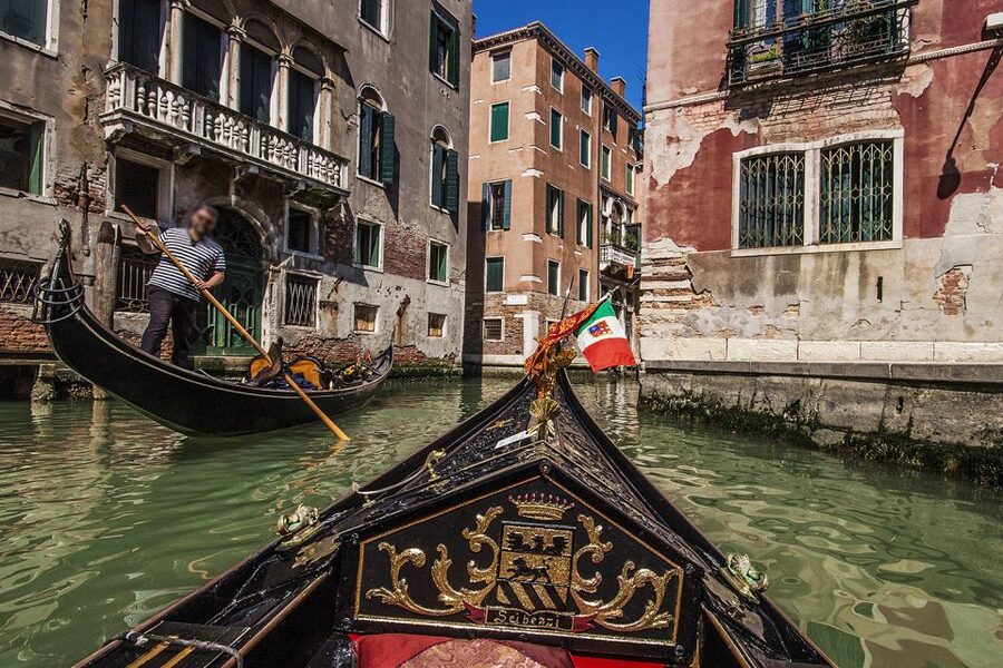 Venice: Doge's Palace and Basilica Tour with Gondola Ride - Rain, high tide, and the missing gondola concern