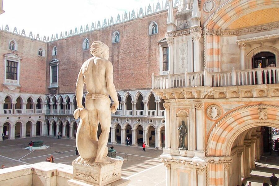 Venice: Doge's Palace and St. Mark's Basilica Tour - Entering the Doge’s Palace and the world of the Serenissima