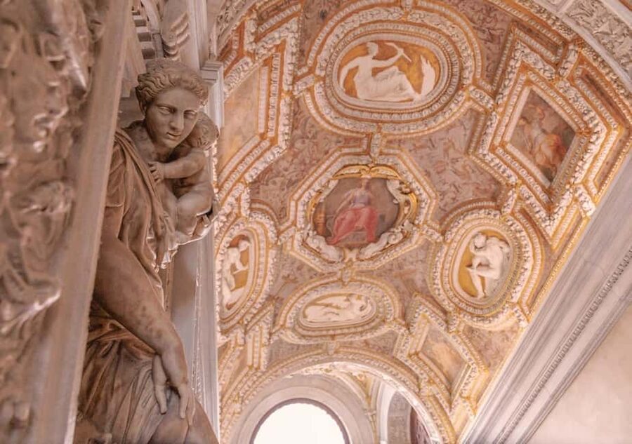 Venice: Doge's Palace and St Mark's Tour with Gondola Ride - The break before the gondola
