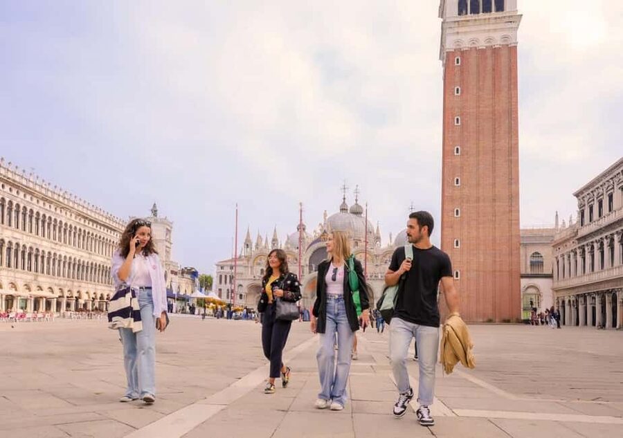 Venice: Doge's Palace and St Mark's Tour with Gondola Ride - The full-day Murano and Burano option