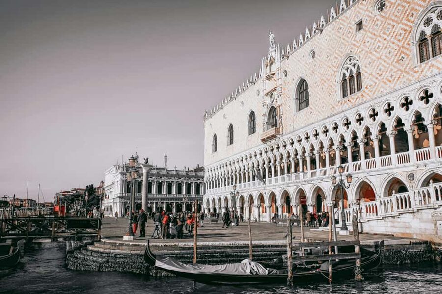 Venice: Doge's Palace, Bridge of Sighs, Prisons, Correr & Audioguides - The prisons reveal another Venice