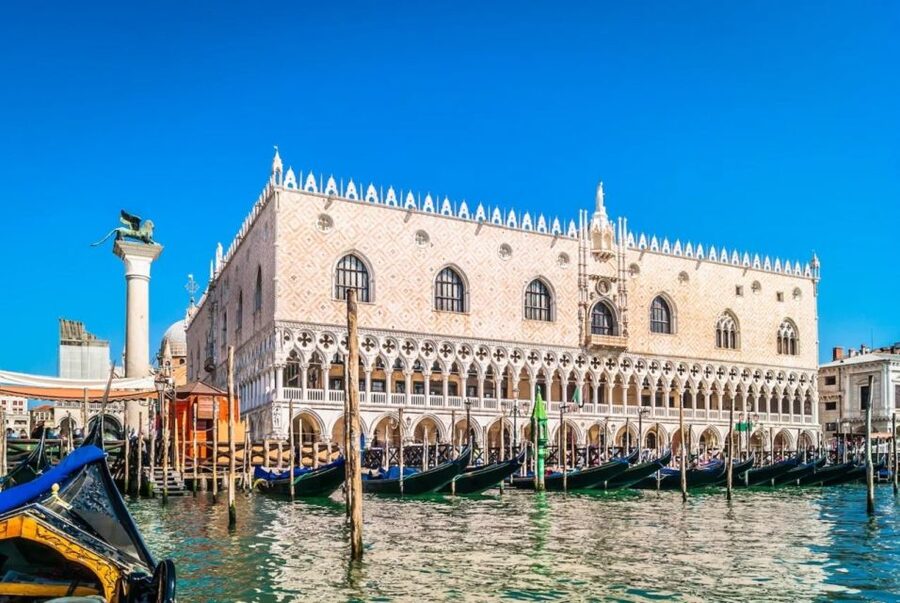 Venice: Doge's Palace & Bridge of Sighs Small Group Tour - What the small group adds