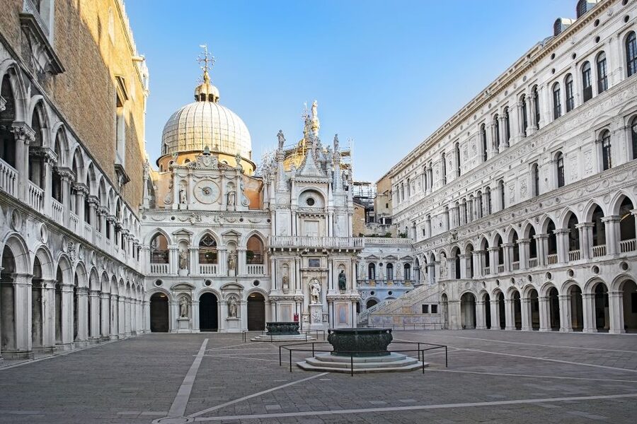 Venice: Doge's Palace & Bridge of Sighs Small Group Tour - Inside the New Prisons