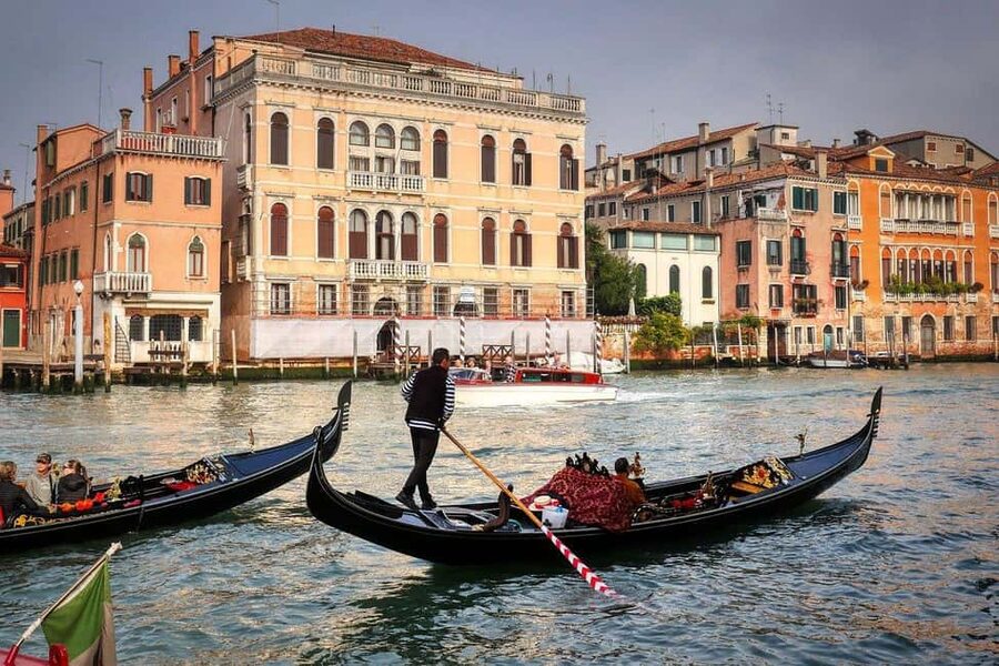 Venice: Doge's Palace Guided Tour with Optional Gondola Ride - Why Doge’s Palace is the right place to begin in Venice