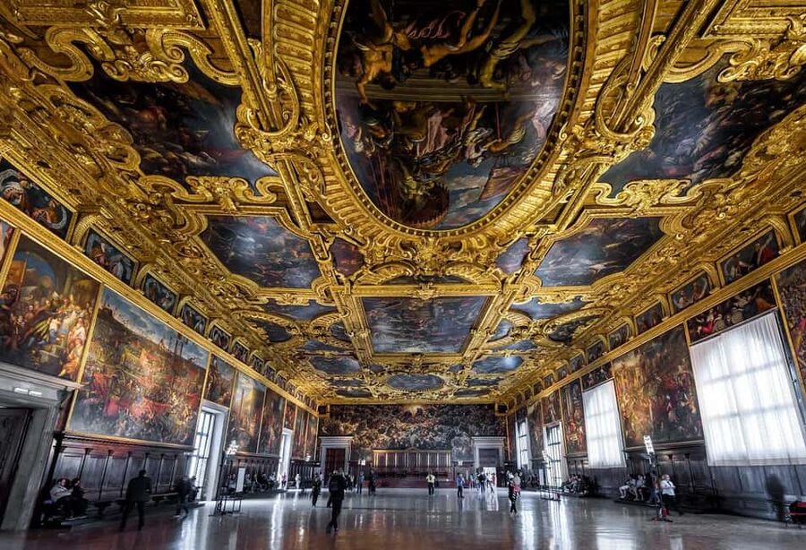 Venice: Doge's Palace Guided Tour with Optional Gondola Ride - Entering the Gothic halls of Doge’s Palace