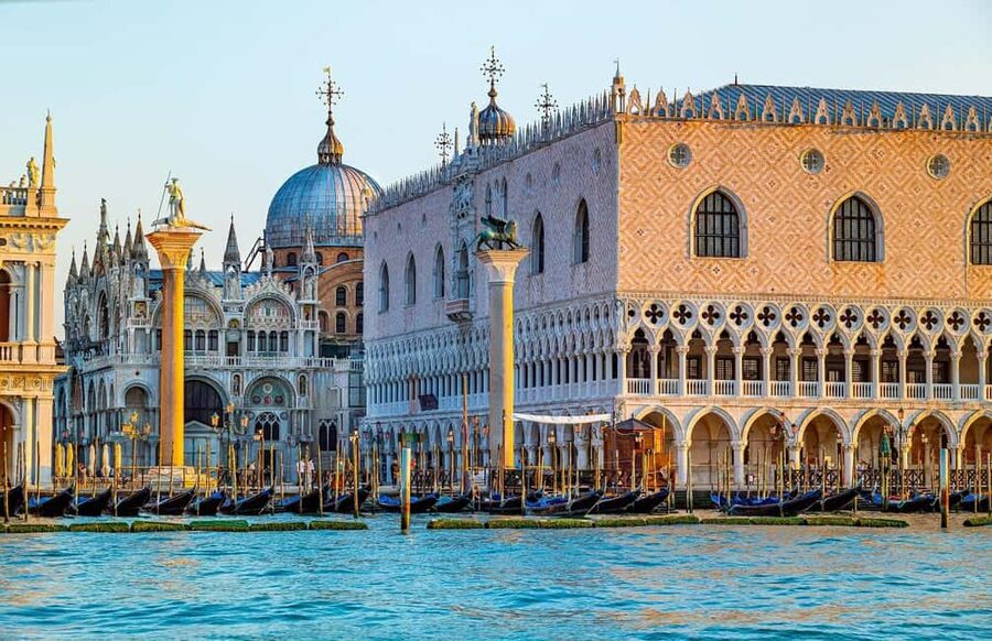 Venice: Doge's Palace Guided Tour with Optional Gondola Ride - Crossing the Bridge of Sighs