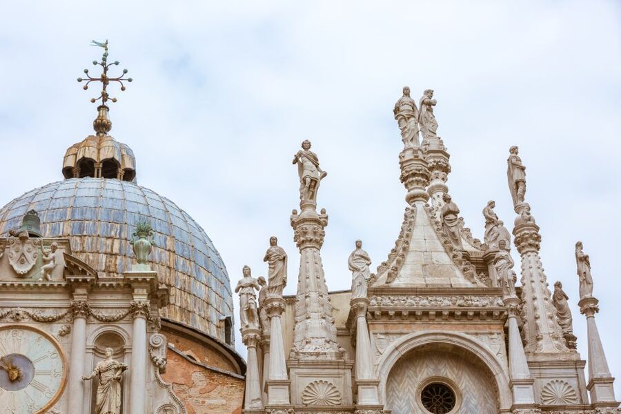 Venice: Doge's Palace Skip-the-Line Tour with Prisons - Crossing the Bridge of Sighs