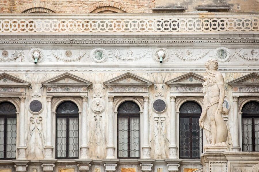 Venice: Doge's Palace Skip-the-Line Tour with Prisons - The prisons and Casanova’s escape