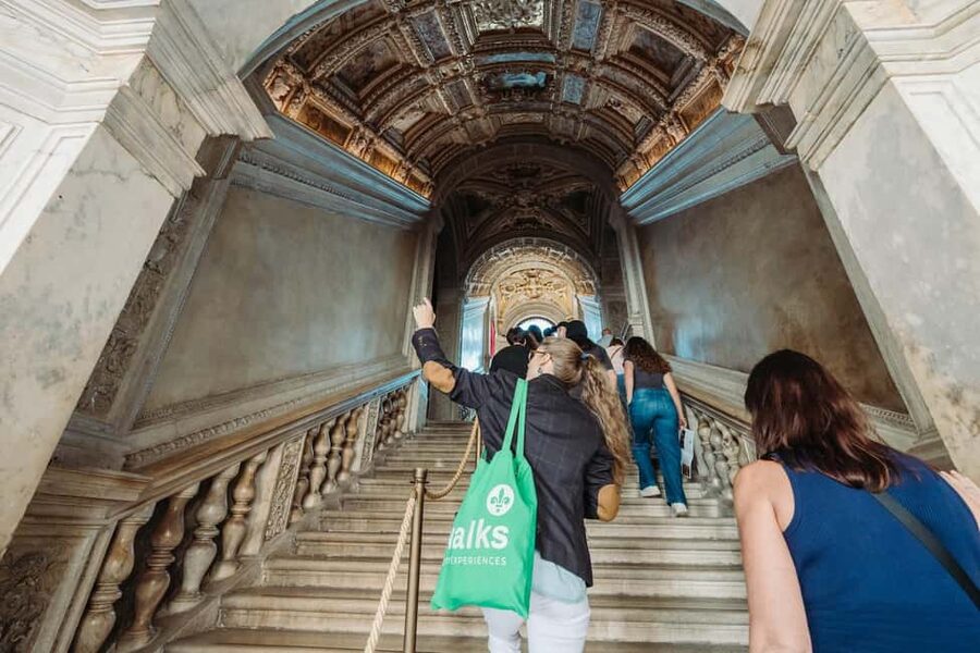 Venice: Doge's Palace & St Mark's Tour with Upgrade Option - Crossing the Bridge of Sighs and entering the New Prisons