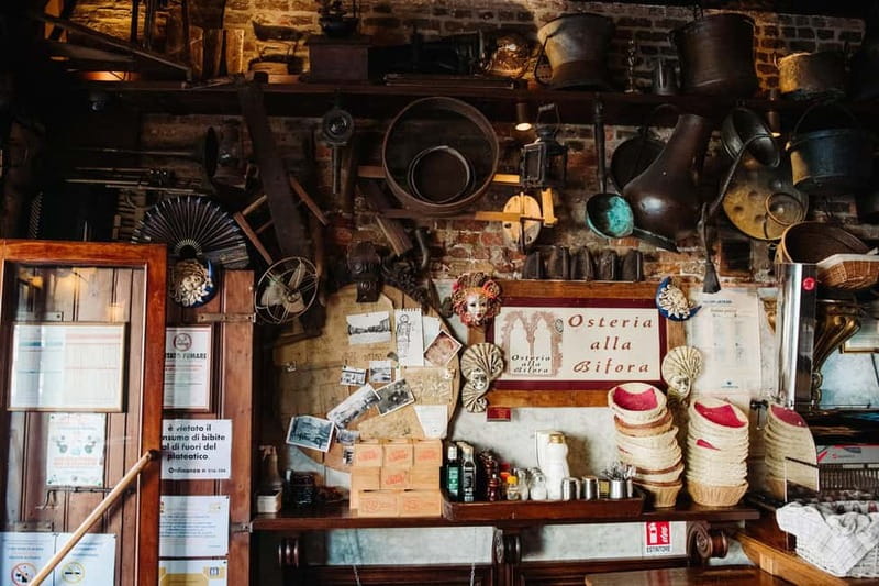 Venice: Eat & Drink Like a Local – Evening Cicchetti Tour - Traditional pasta at Al Vecio Marangon