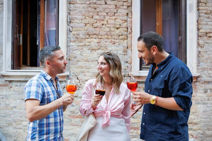 Venice Food Tasting Tour: Bites, Wine, Dinner & Local Guide - Gelato at the finish