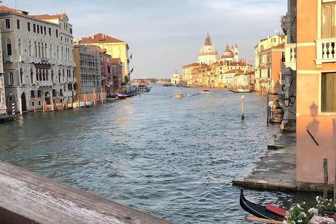 Venice Food Tour with 6+ Tastings with Cicchetti, Spritz & More - The guides make the difference