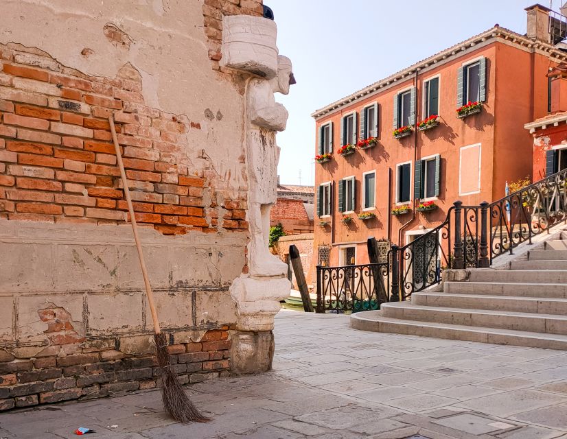 Venice: Ghetto Highlights and Cannaregio Walking Tour - The bakery stop adds a taste of living culture