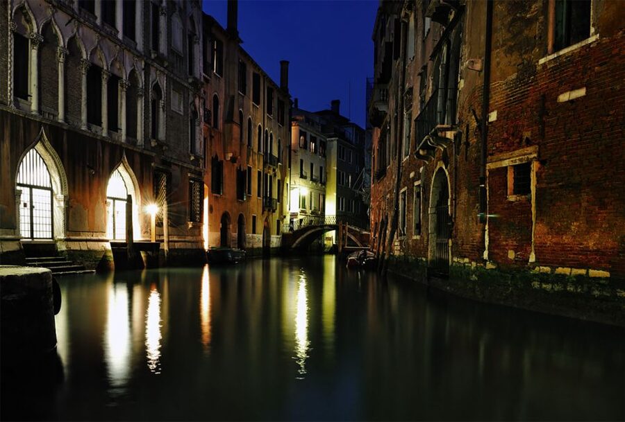 Venice: Ghost Tour to Rialto and San Marco Square - Meeting near the Royal Gardens