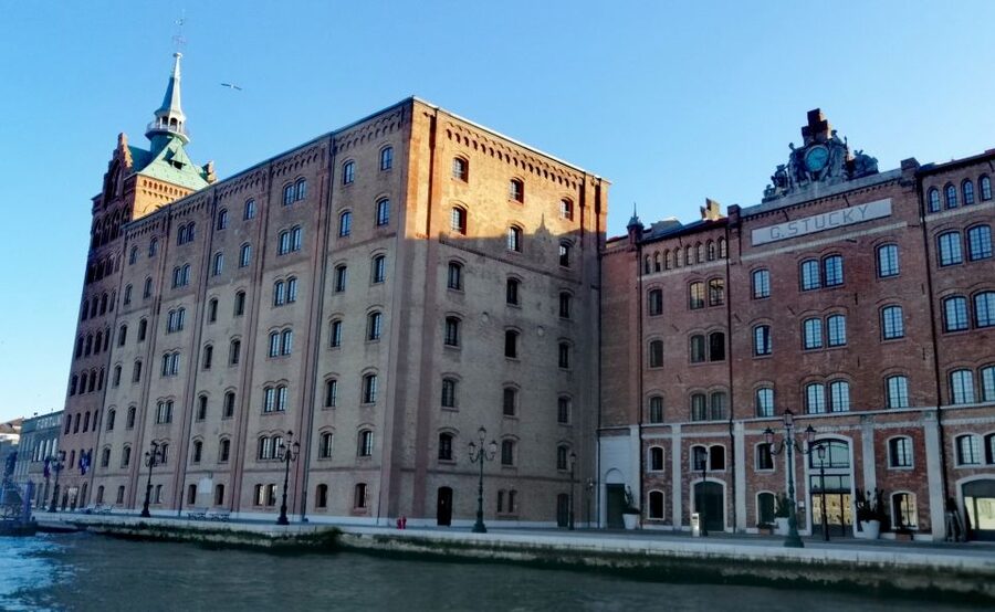 Venice: Giudecca Island Discover Walking Tour - Gardens, galleries, and the lagoon-facing side