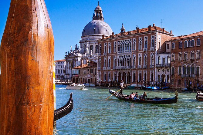 Venice Gondola Experience - Side canals and the quieter Venice