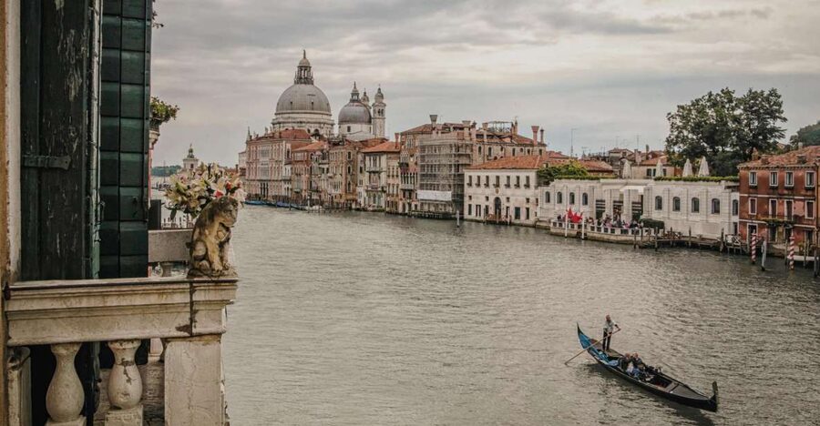 Venice: Gondola Ride and a Gala Dinner in a Venetian Palace - Key points to know before booking