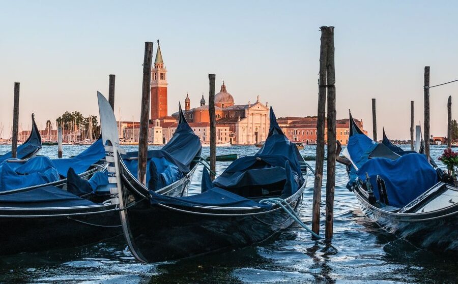 Venice: Gondola Ride and Dinner Experience - Why the canals are worth your time