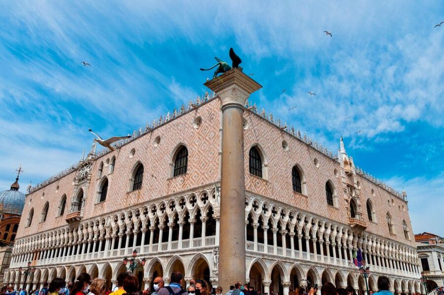 Venice: Gondola Ride and Skip the Line Doge's Palace Tour - Why this pairing works in Venice