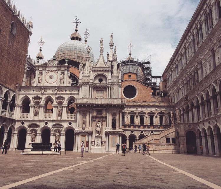Venice: Gondola Ride and Skip the Line Doge's Palace Tour - Santa Maria della Salute and the Peggy Guggenheim Collection