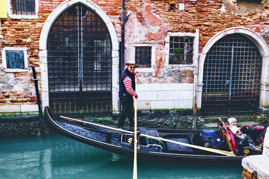 Venice: Gondola Ride and Skip the Line Doge's Palace Tour - Boarding the gondola at San Moisè