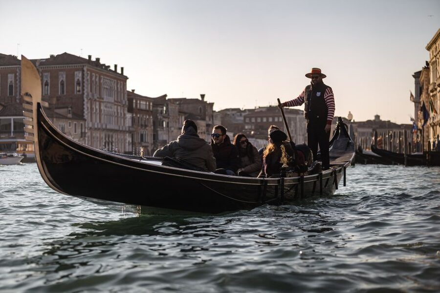 Venice: Gondola Ride & Guided Tour of St. Mark's Basilica - Seeing the gold mosaics inside St. Mark’s