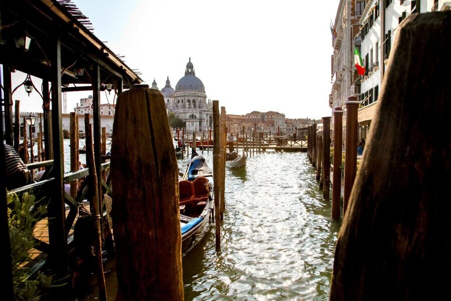 Venice: Gondola Ride with Live Guide or Audio Guide - Key points at a glance