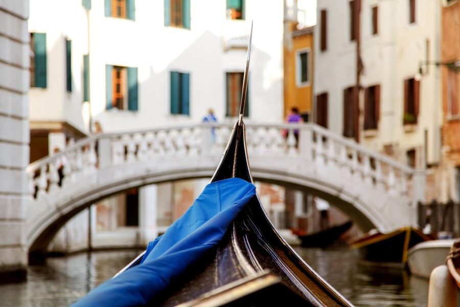 Venice: Gondola Ride with Live Guide or Audio Guide - Who should book this gondola ride?